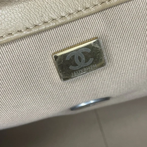 CHANEL PURSE 100% AUTHENTIC CHANEL BAG CHANEL 19 FLAP BAG - Picture 2 of 15